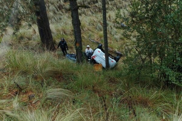 Volcadura en Amecameca deja dos fallecidos y tres lesionados