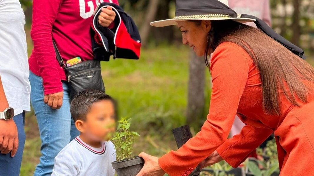 Amecameca apuesta por educar a niños en cuidado ambiental desde el Vivero Municipal