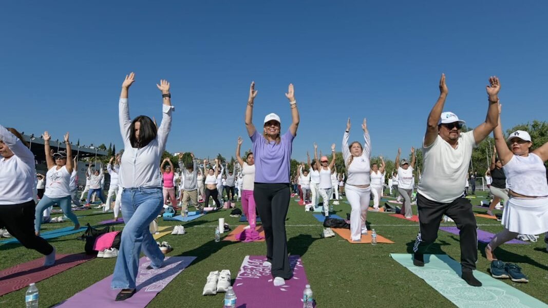 Atizapán realizó mega clase de yoga para adultos mayores en el Deportivo Ana Gabriela Guevara