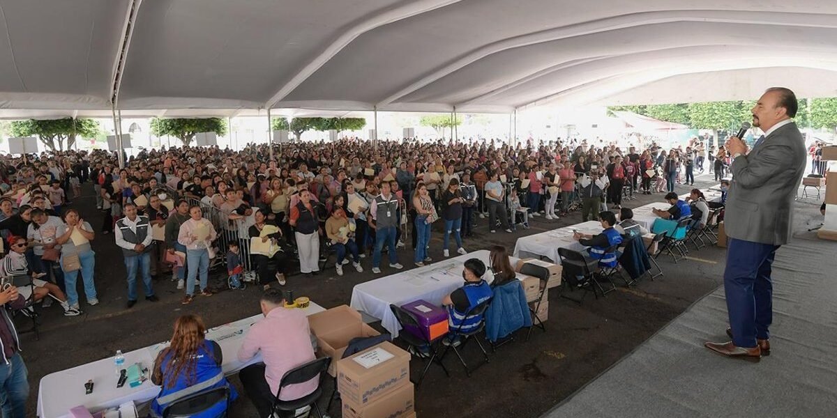 Atizapán invierte 52 millones de pesos en becas para 17 mil estudiantes