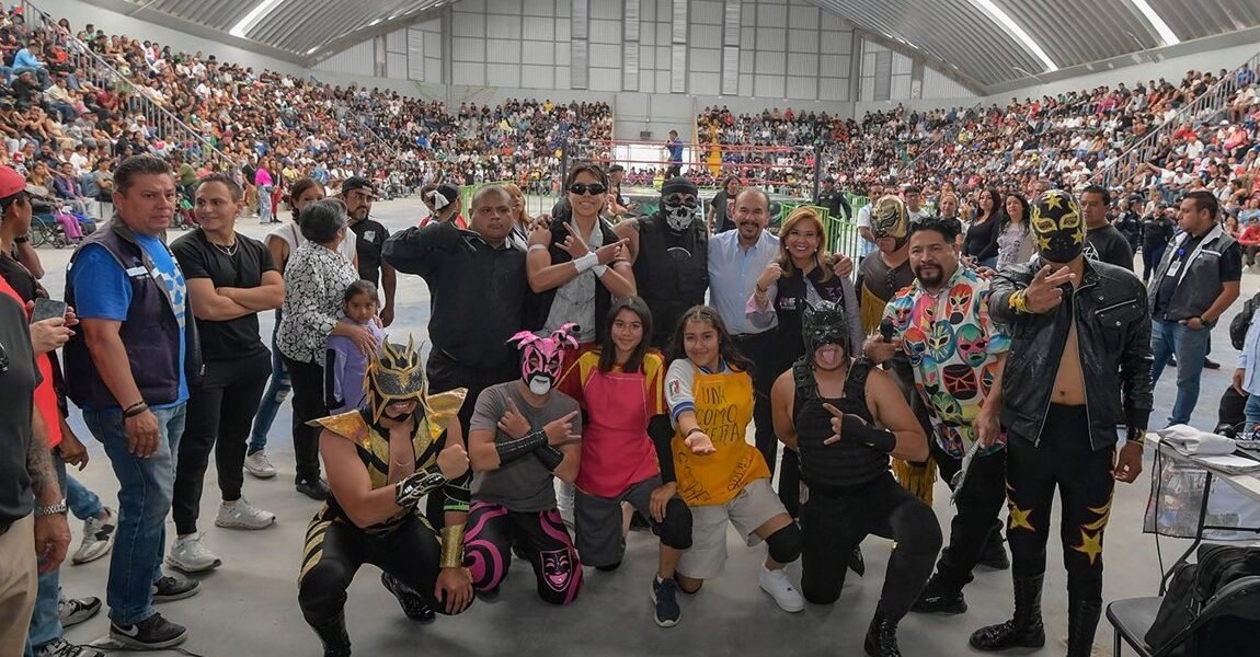 Atizapán celebra a los papás con función de lucha libre y sorpresas