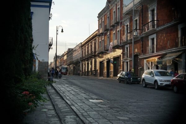 Larraín y Netflix abordan el 11 de septiembre: una mirada íntima al colapso