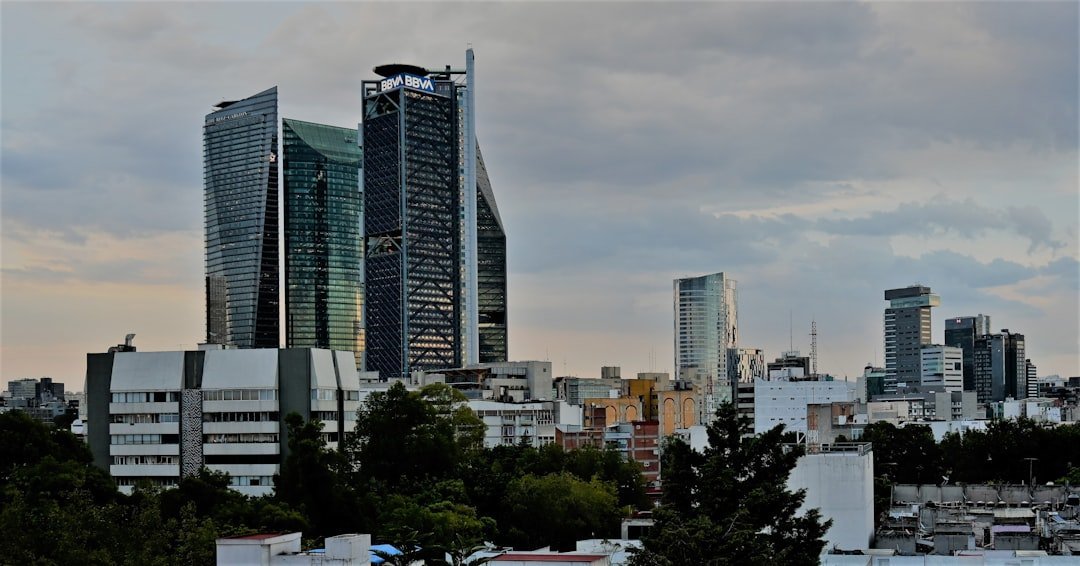 México bajo Sheinbaum: inversión récord y empleo en dos años