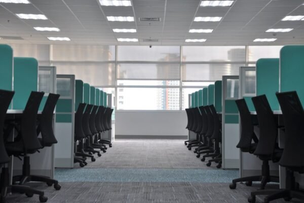 Oficinas corporativas resurgen: la vuelta a la presencialidad que transforma el mercado inmobiliario