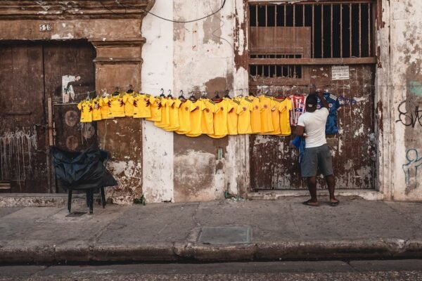 Cómo votan los colombianos y por qué sus decisiones electorales impactan tu bolsillo