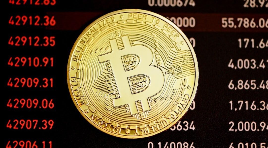 Bitcoin en crisis: qué significa el desplome para inversores en Latinoamérica