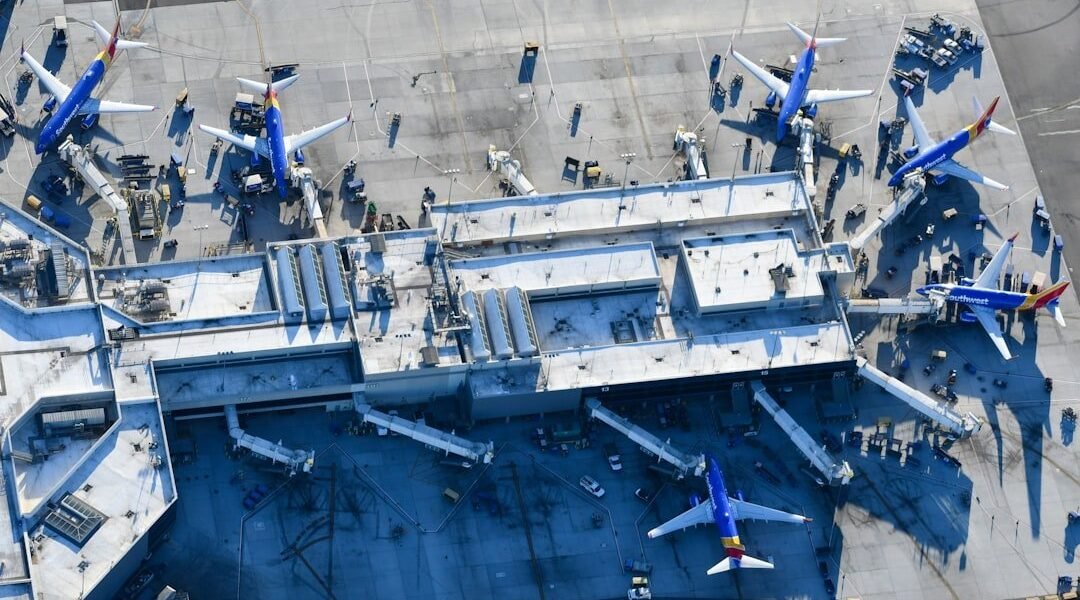 Aeropuertos latinoamericanos enfrentan crisis de pasajeros: el caso de Santiago