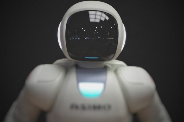 Sheinbaum se suma a crítica papal sobre riesgos de la inteligencia artificial