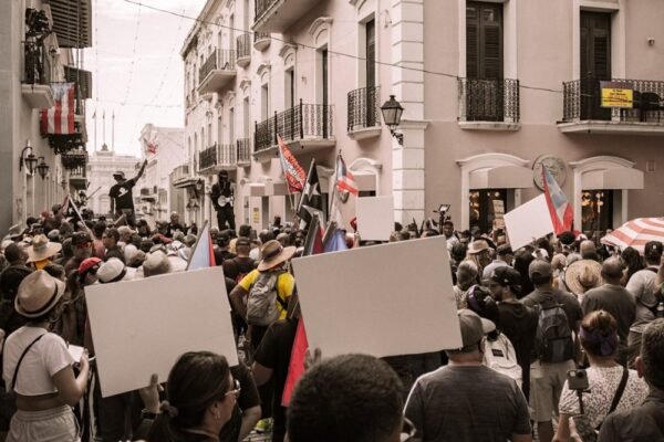 Campos denuncia década de persecución de Corral tras desistimiento legal