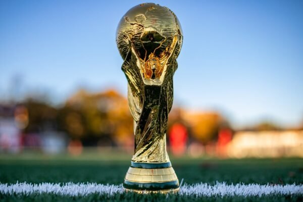 Artista enfrenta posible sanción por uso no autorizado de marca FIFA