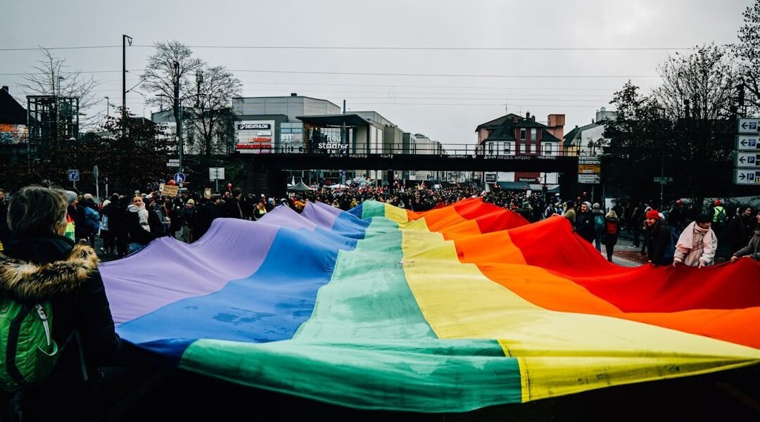 Celebraciones y reclamos: marchas del Orgullo congregan a miles en cinco continentes