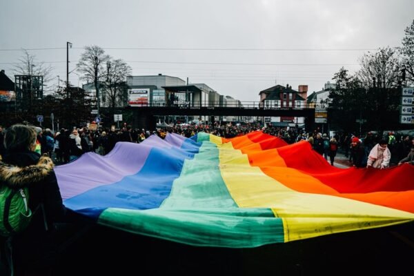 Celebraciones y reclamos: marchas del Orgullo congregan a miles en cinco continentes
