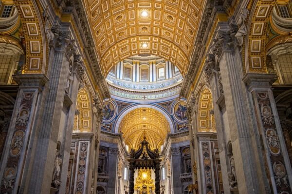 Mexicana rompe techo de cristal en el Vaticano como primera ministra laica