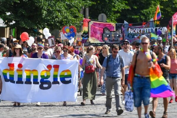 Más de 100 mil voces por la igualdad: Chile marcha por derechos LGBTIQ+
