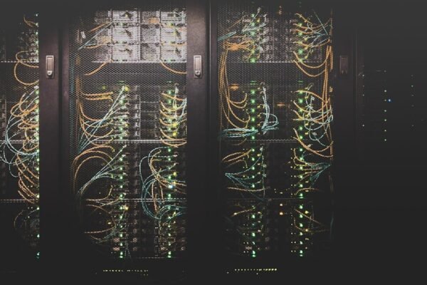 El lado oculto de la IA: cómo la inteligencia artificial se está comiendo el agua del planeta