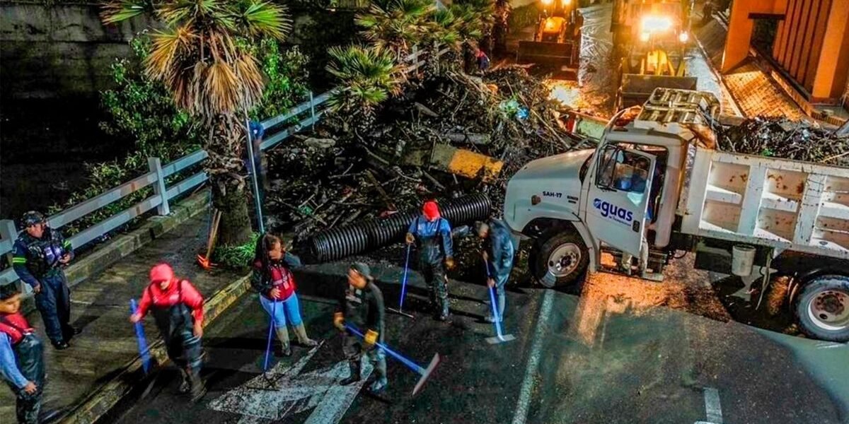 Emergencia en Huixquilucan: auxilian a vecinos afectados por desborde del Río la Coyotera