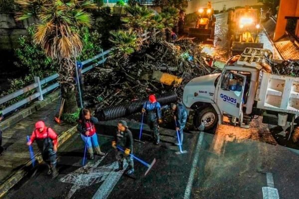 Emergencia en Huixquilucan: auxilian a vecinos afectados por desborde del Río la Coyotera