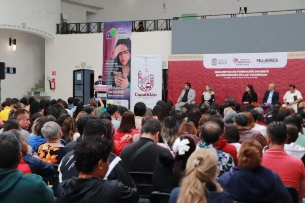 Estado de México capacita a maestros para prevenir violencia digital en escuelas