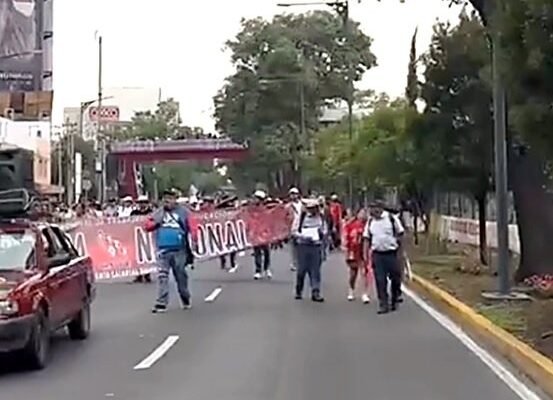Policía sitia marcha de CNTE en sur de CDMX; Tlalpan colapsa