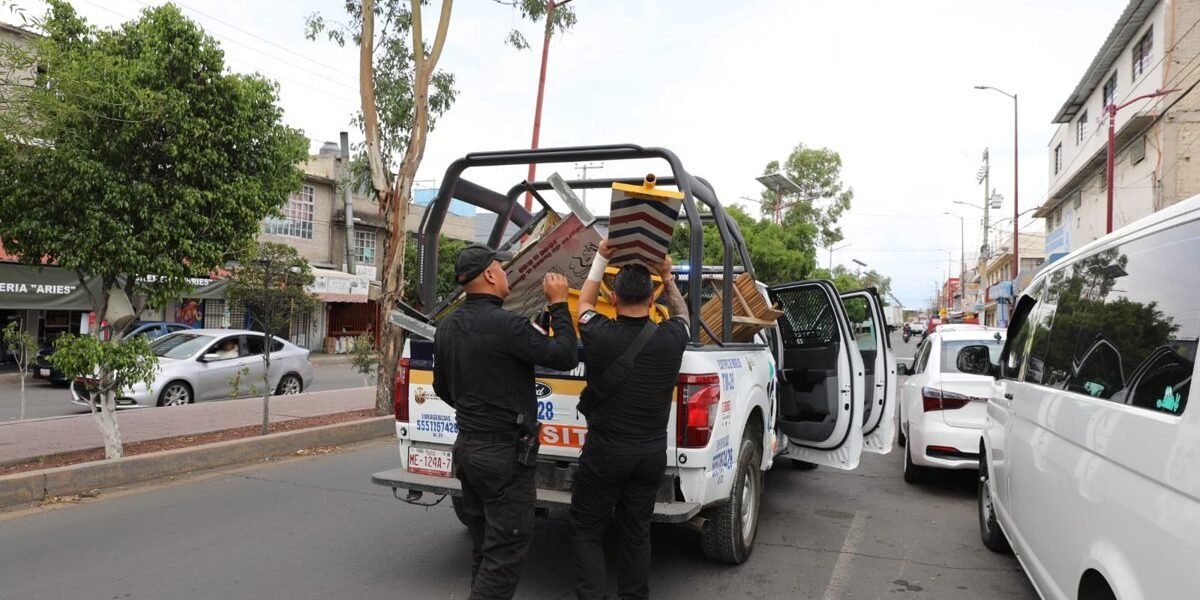 Ecatepec retira 12 toneladas de obstáculos de vías públicas