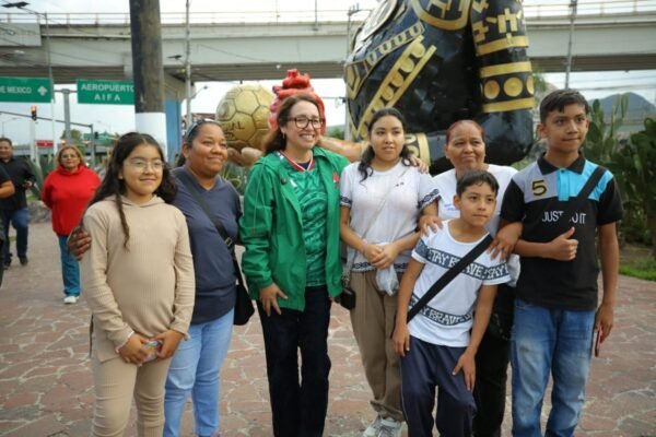 Ecatepec inaugura campaña mundialista con 34 esculturas artísticas