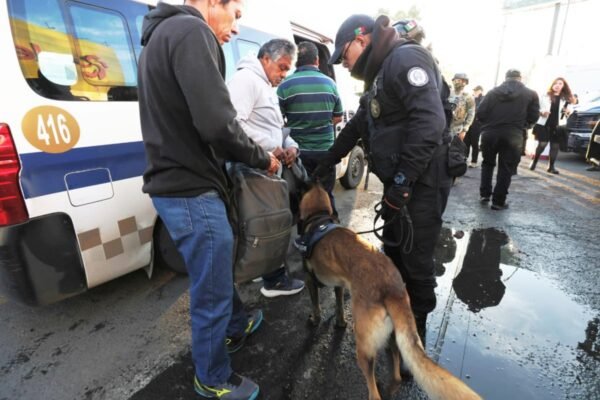 Ecatepec refuerza seguridad en transporte público con operativo en carretera Texcoco-Lechería