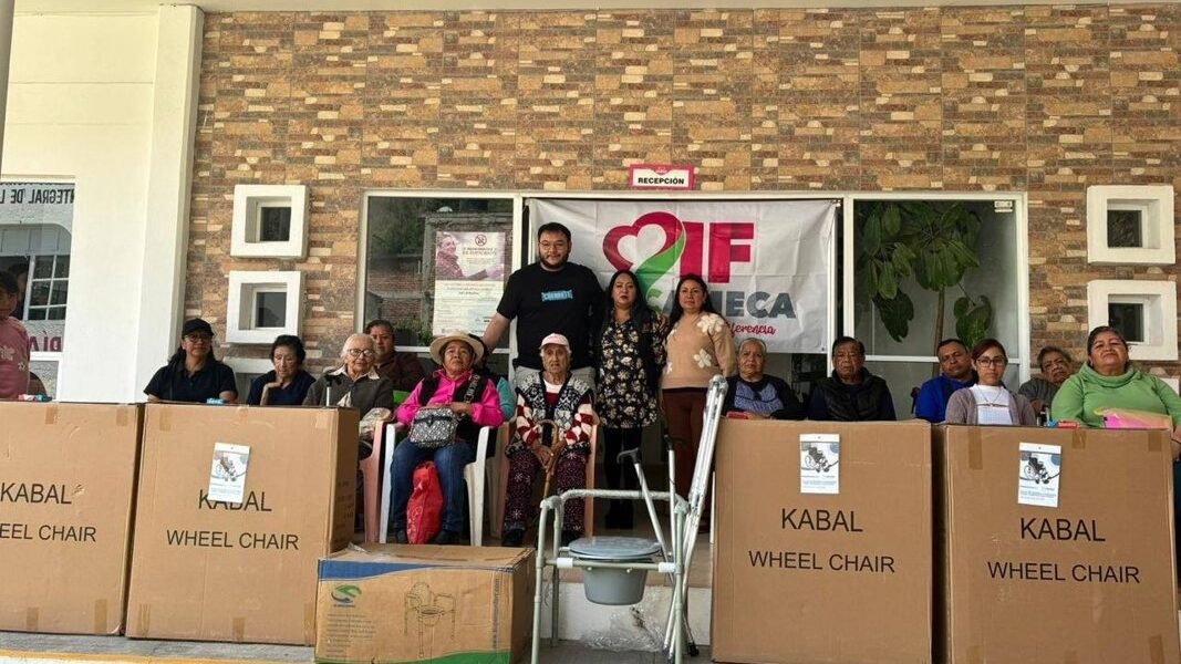 Amecameca entrega aparatos de movilidad a personas con discapacidad