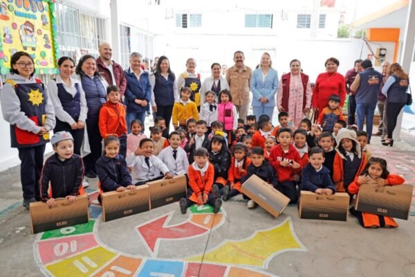 Estado de México invierte 153 millones en mejora de escuelas en cuatro municipios