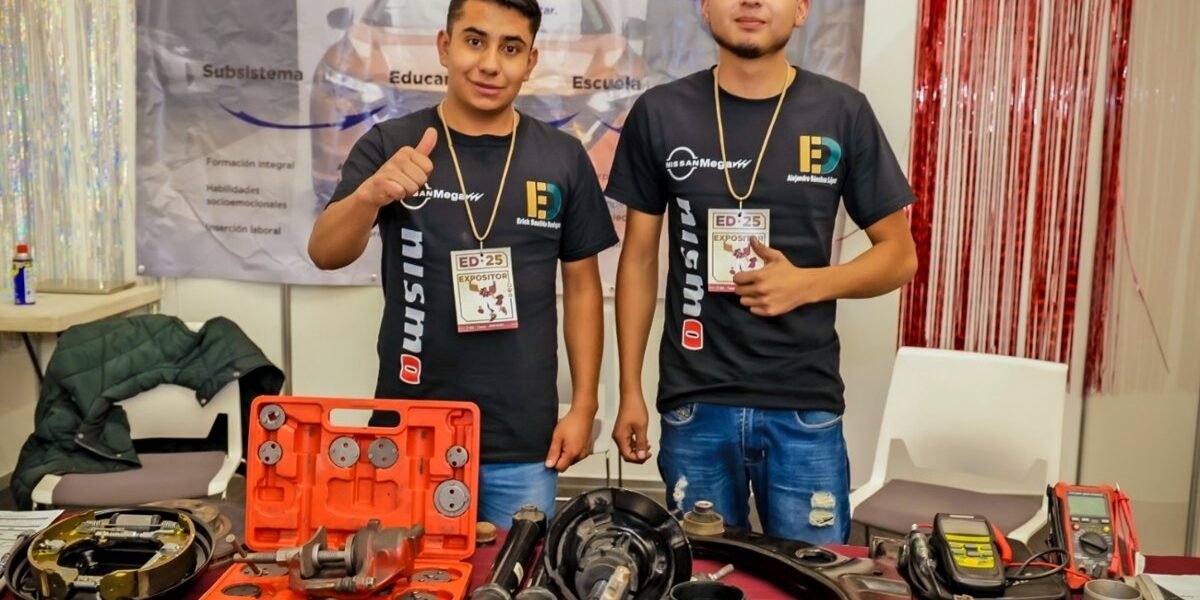 Estado de México acerca a estudiantes de preparatoria con empresas innovadoras