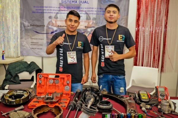 Estado de México acerca a estudiantes de preparatoria con empresas innovadoras