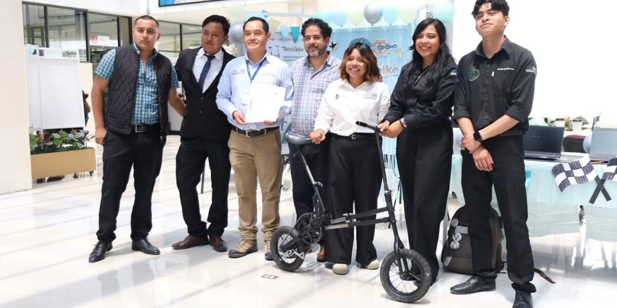 Estudiantes del Edomex patentan bicicleta plegable que se convierte en carrito