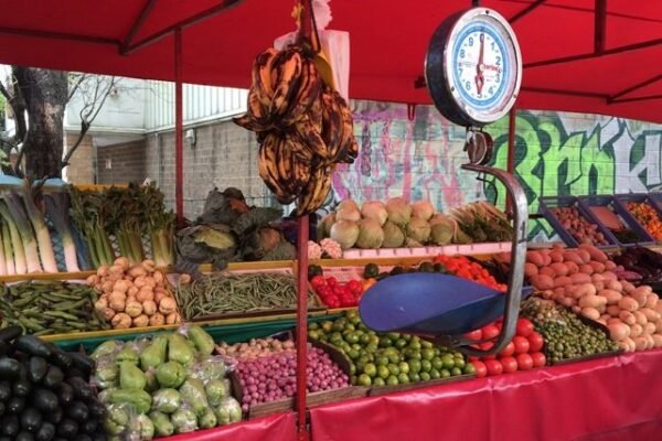 Canasta básica sigue al alza: crece 6.9% en ciudades pese a inflación controlada