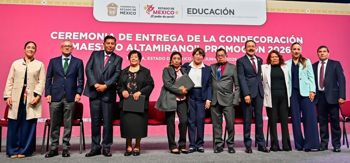 México premia a 399 maestros con más de 40 años de servicio educativo