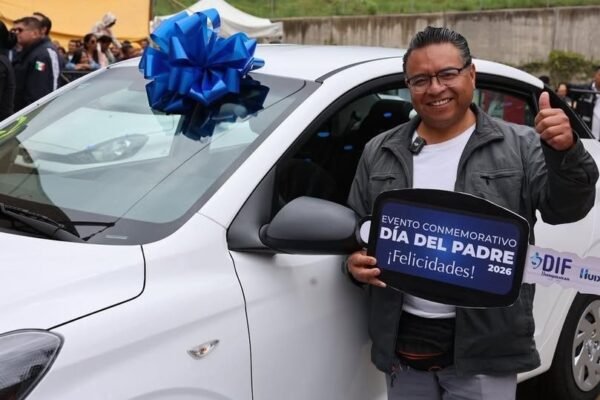 Huixquilucan entrega 7 autos y mil regalos en festejo del Día del Padre