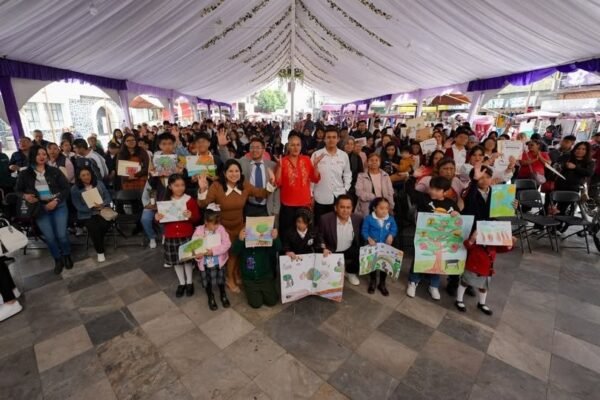 La Paz premia a estudiantes ganadores de concursos ambientales