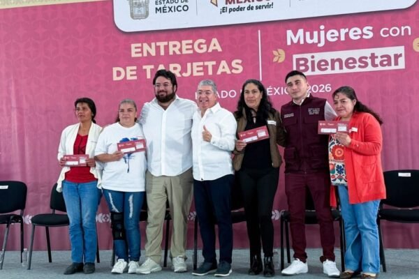 Naucalpan entrega 5 mil tarjetas del programa «Mujeres con Bienestar»
