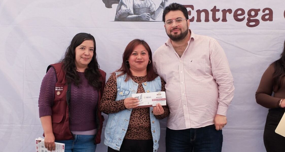 Naucalpan entrega más de 16 mil becas Rita Cetina para estudiantes de primaria