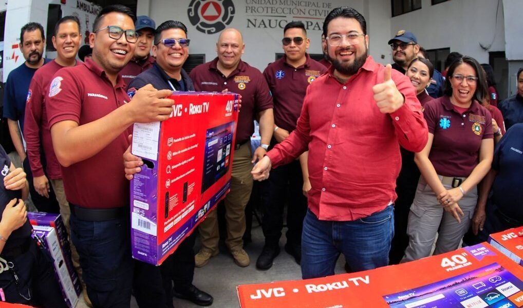 Naucalpan incrementa atención paramédica en 74% y reconoce labor de sus héroes