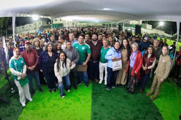 Naucalpan inaugura cancha de fútbol renovada en San Juan Totoltepec tras 40 años