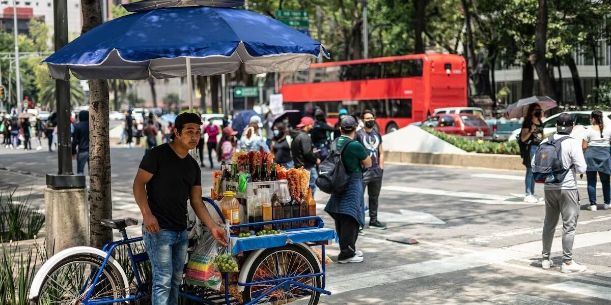 Más empleos pero más precarios: informalidad alcanza 55.2% en México