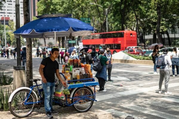 Más empleos pero más precarios: informalidad alcanza 55.2% en México