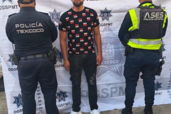 Detienen a narcomenudista en Texcoco con cocaína y orden de reaprehensión