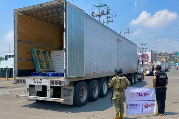 Policía Metropolitana recupera tráiler robado con mercancía valuada en 3 mdp