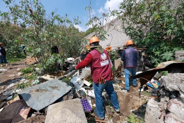 Chimalhuacán retira asentamiento irregular y cierra tiradero clandestino