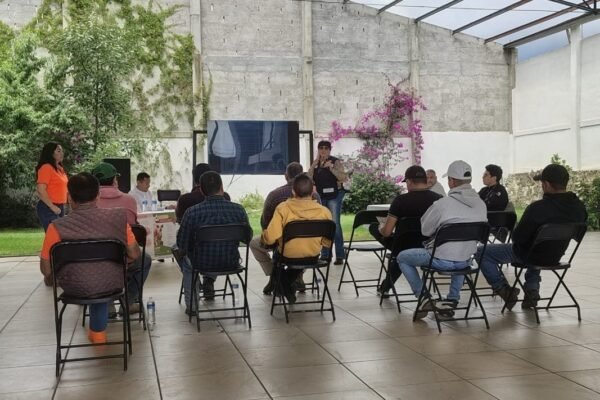 Temamatla se adelanta: capacita ganaderos contra el gusano barrenador