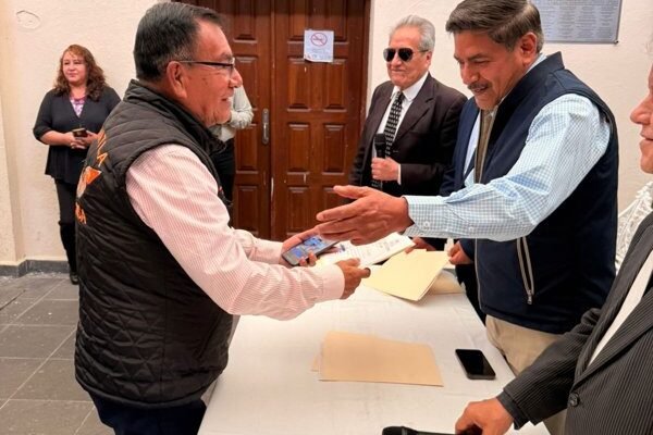 Tepetlixpa reconoce trayectoria periodística de José Alberto Zea Domínguez