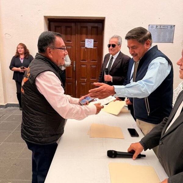 Tepetlixpa reconoce trayectoria periodística de José Alberto Zea Domínguez