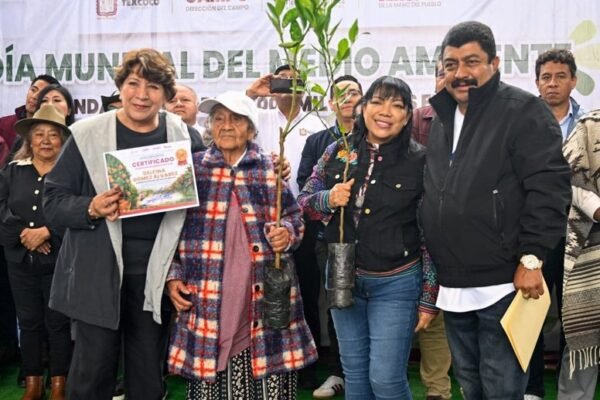 Texcoco reparte 50 mil árboles frutales en campaña ambiental