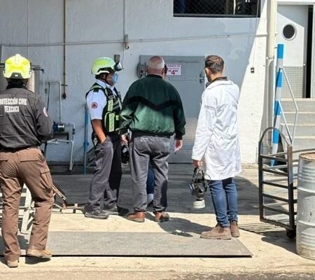 Acción rápida evita explosión en fábrica de hielo de Texcoco