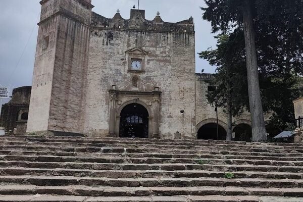 Cuando Cortés se arrodilló ante los frailes: el acto de humildad que cambió la conquista
